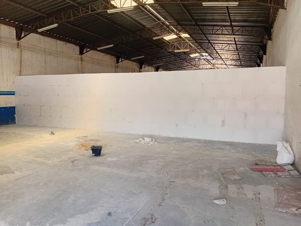 Parede de drywall executada em galpão comercial, Petrolina-PE